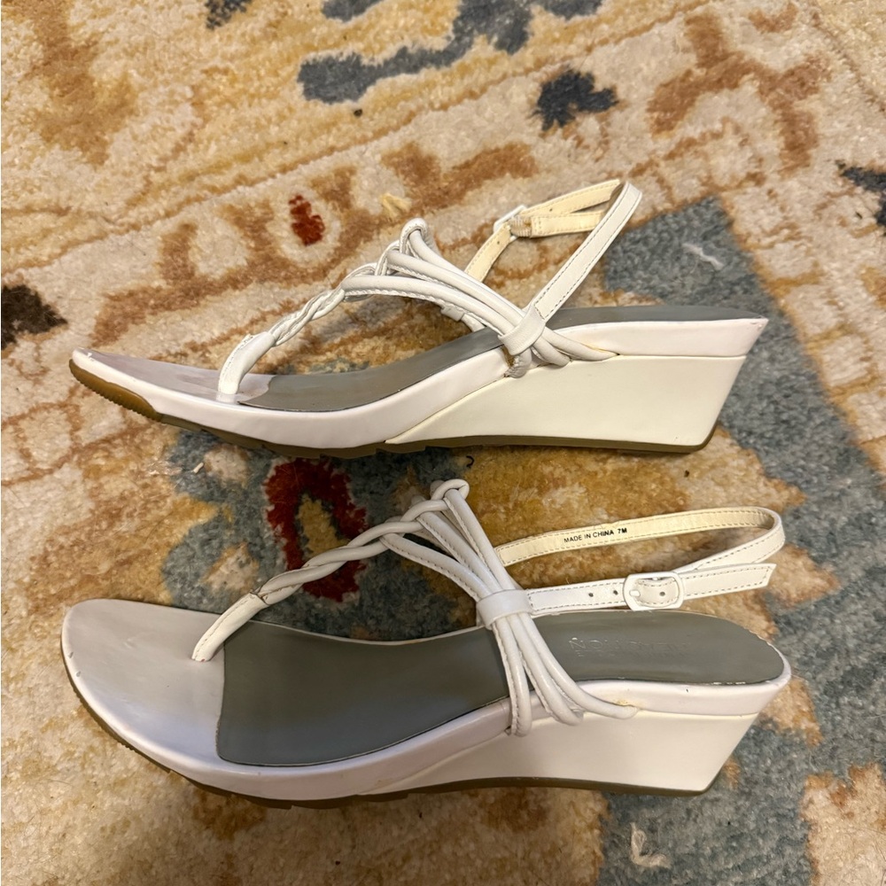 Kenneth Cole Reaction White Wedge Sandals  size 7